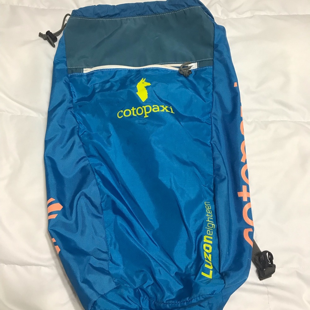 Cotopaxi Luzon 18 with hydration pocket